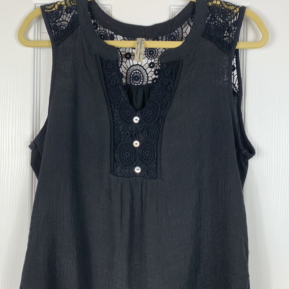 PerSeption Concept black sleeveless top size Lg. Crocheted details - Picture 2 of 6